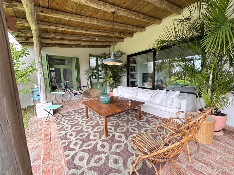 Casa amplia en venta y alquiler en el Quijote
